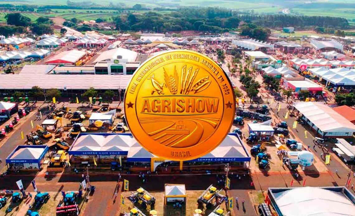 Visão panoramica da Agrishow com destaque central da logo dourada