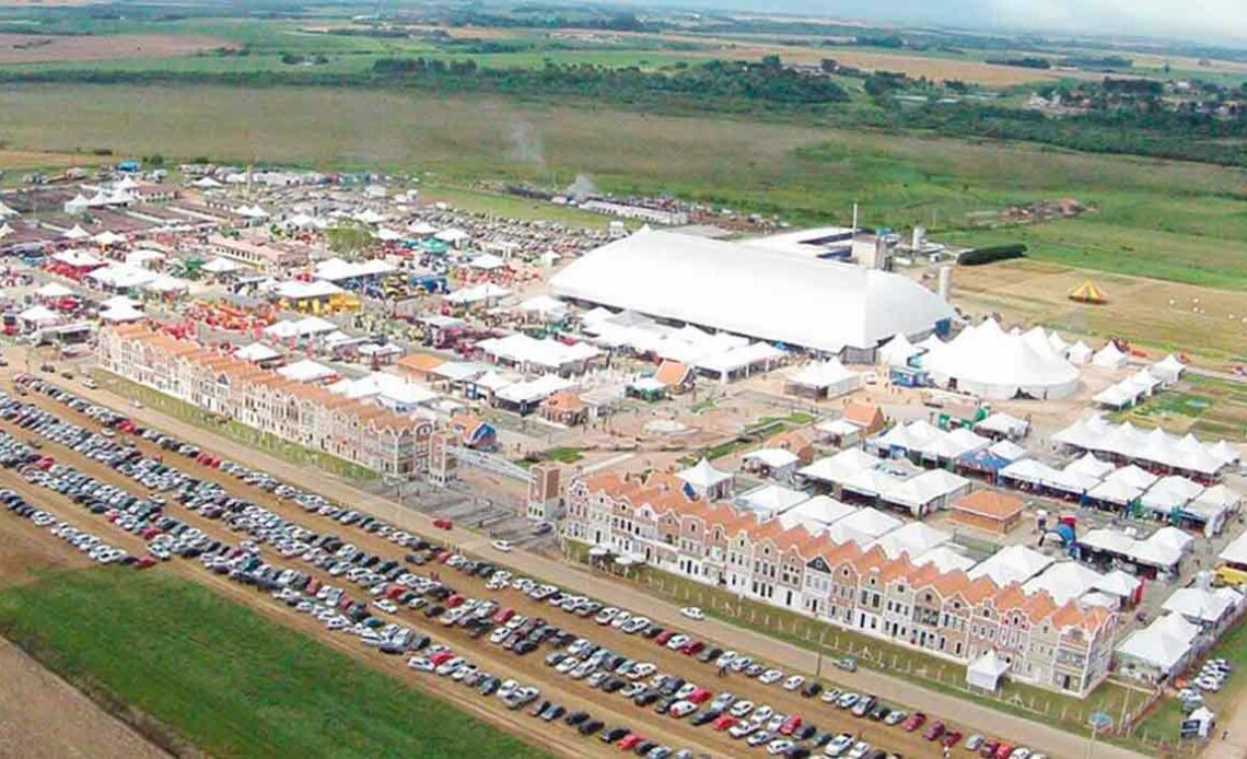 Visão aérea do parque de exposição da Castrolanda - Agroleite