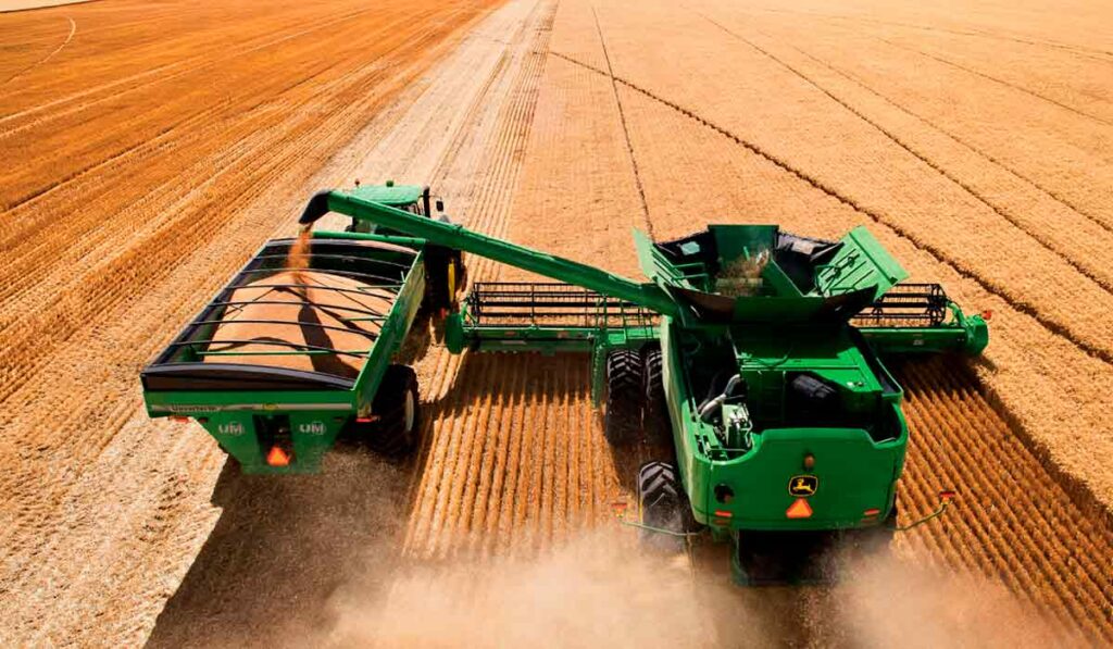 Seguro rural - maquinário - colheitadeiras, tratos e reboque em operação de colheita mecanizada