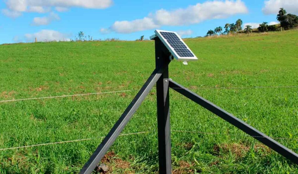 Cerca monitorada e energia solar