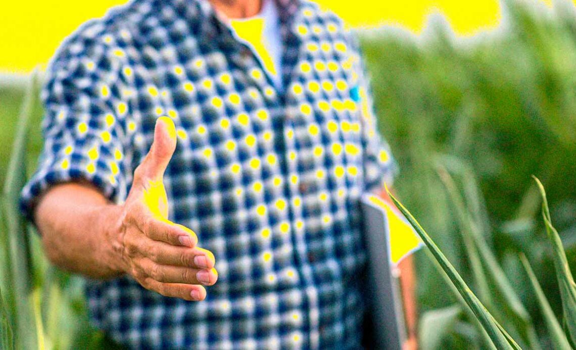 Agricultor dando a mão