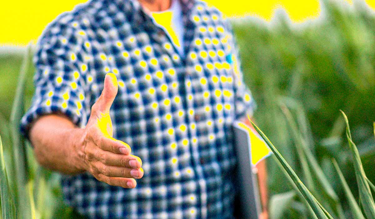 Agricultor dando a mão