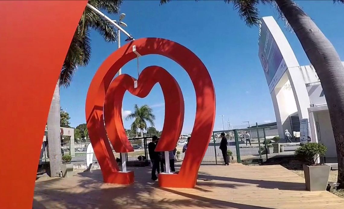 Logo do Mangalarga Marchador na entrada da Expo Nacional da Raça