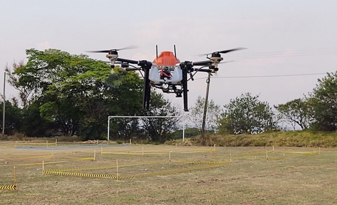 Drone utilizado para a pulverização do fungo