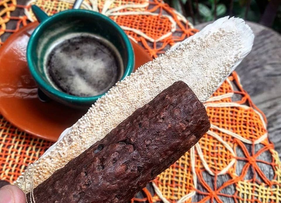 Bastão ou pão de guaraná com a língua de pirarucu para ralá-lo