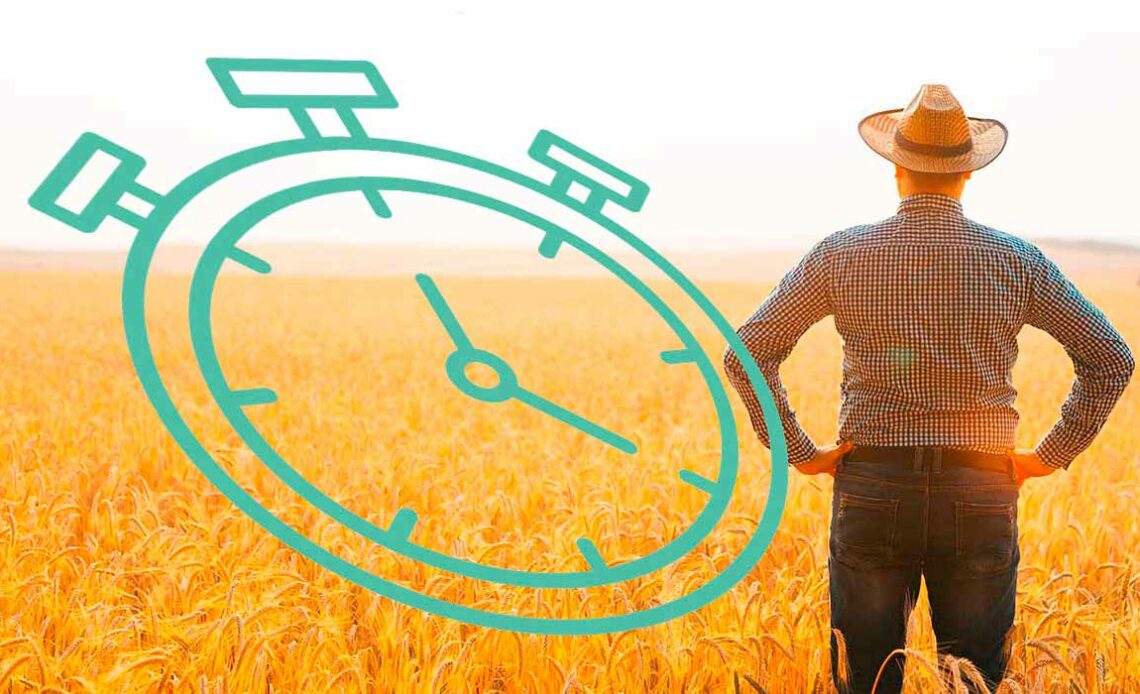 Agricultor na sua lavoura olhando para o infinito e um grande cronômetro contando o tempo