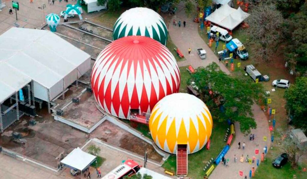 Visão aérea dos globos da Expointer