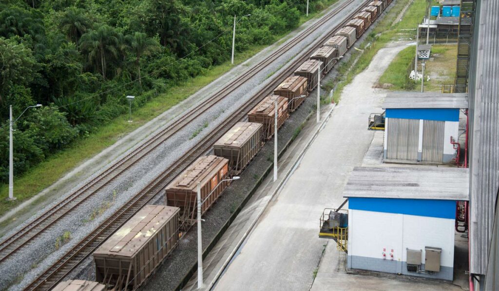 Vagões em terminal ferroviário agrícola