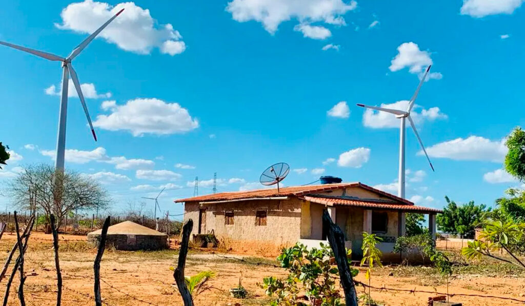 A instalação em terra das eólicas trouxe o deslocamento de grupos humanos - Foto: Jana Sá