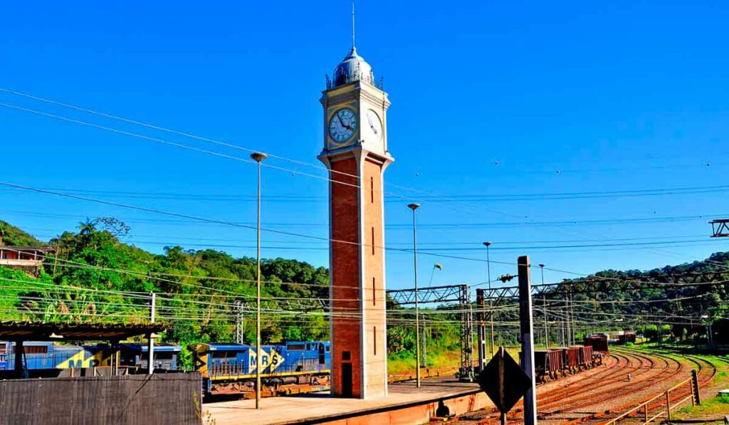 Relógio da estação de Paranapiacaba/SP em destaque