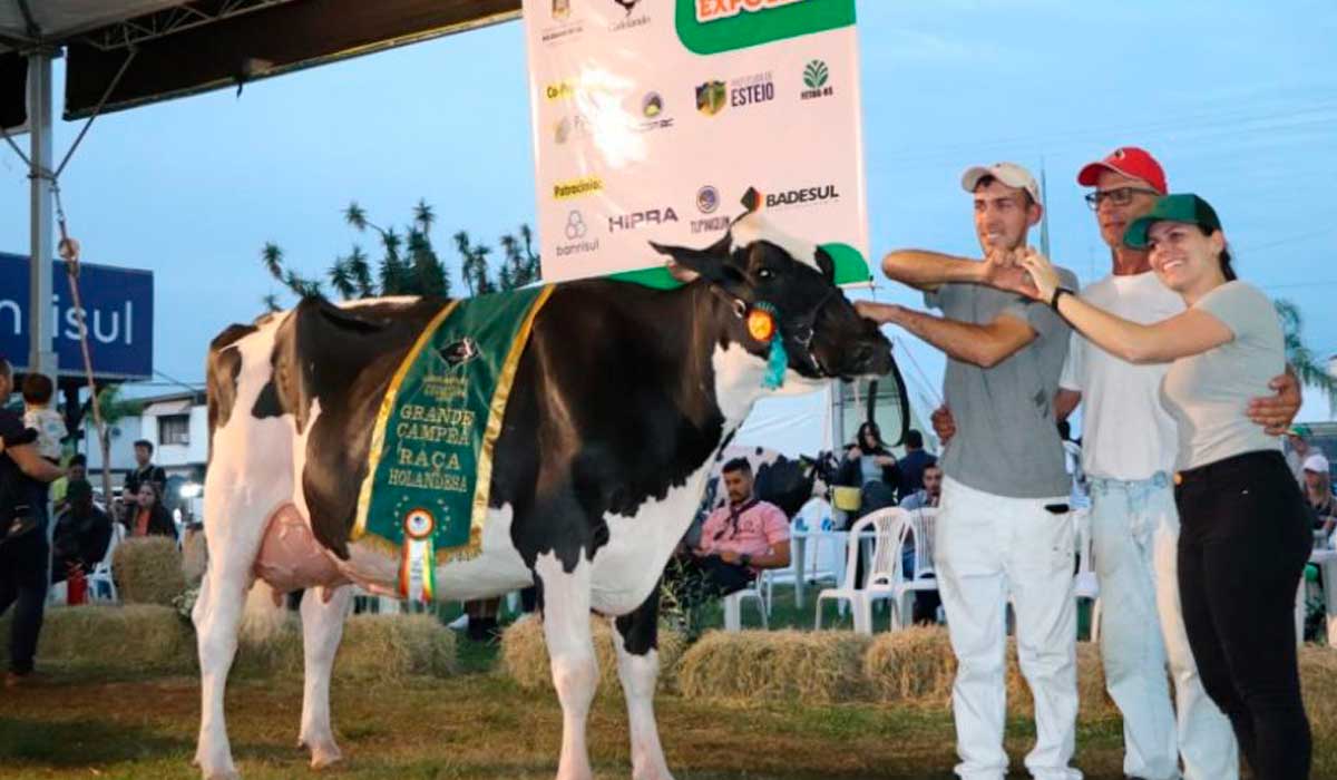 Santa Clara Letícia 34394 Cacã Doorman, Grande Campeã na pista  17ª Fenasul e 44ª Expoleite