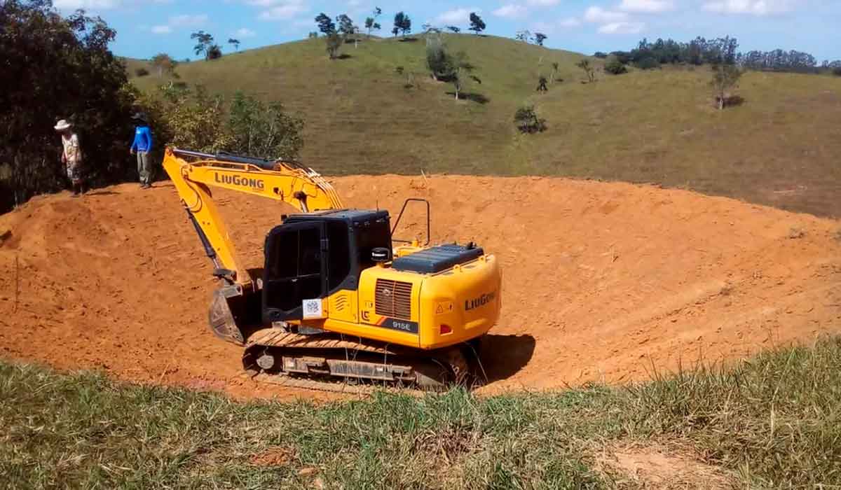 Máquina finalizando uma barraginha