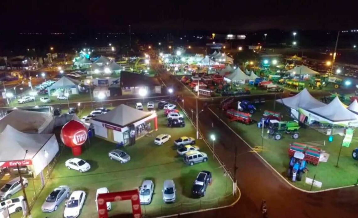 Panorâmica noturna da Expoagro