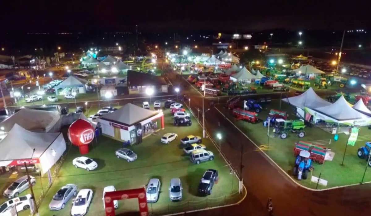 Panorâmica noturna da Expoagro