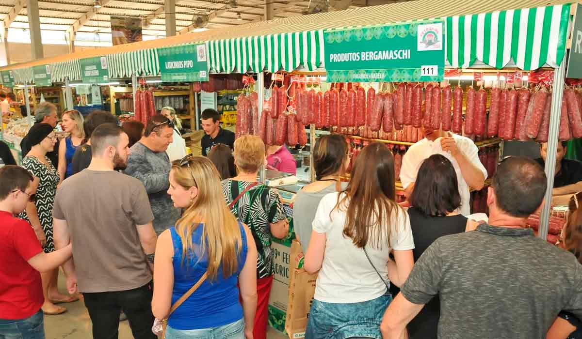 Visitantes na feira da agricultura familiar da Expointer