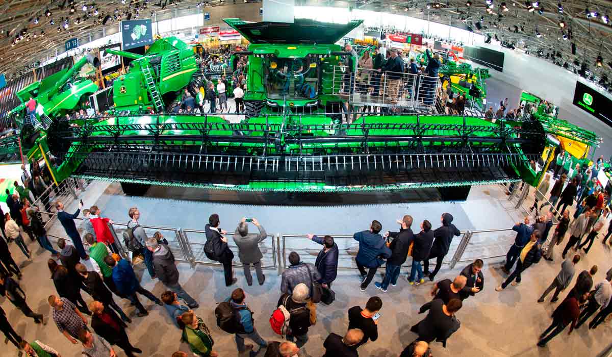 Colhetadeira exposta na Agritechnica