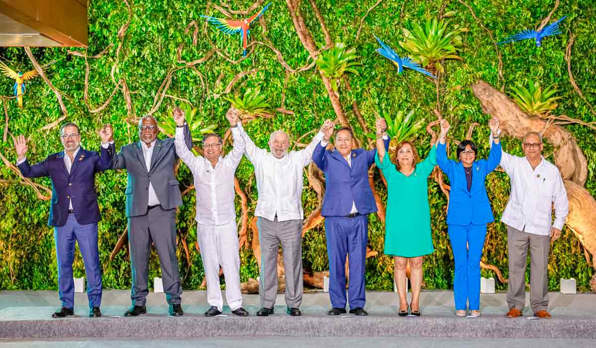 Presidentes no final da Cúpula da Amazônia