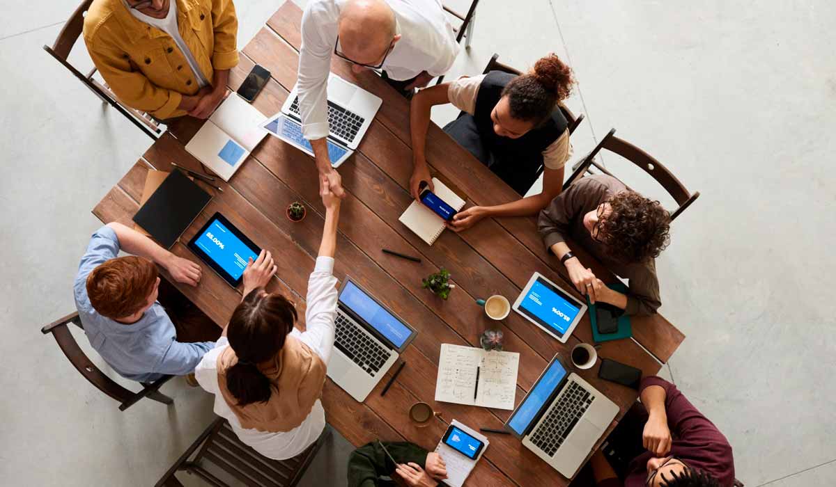 Equipe de gestão rural reunida