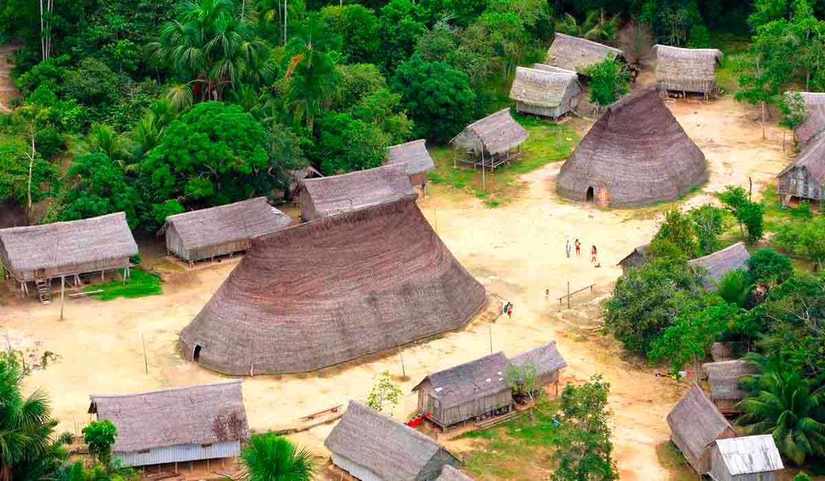 Aldeia em terra indígena