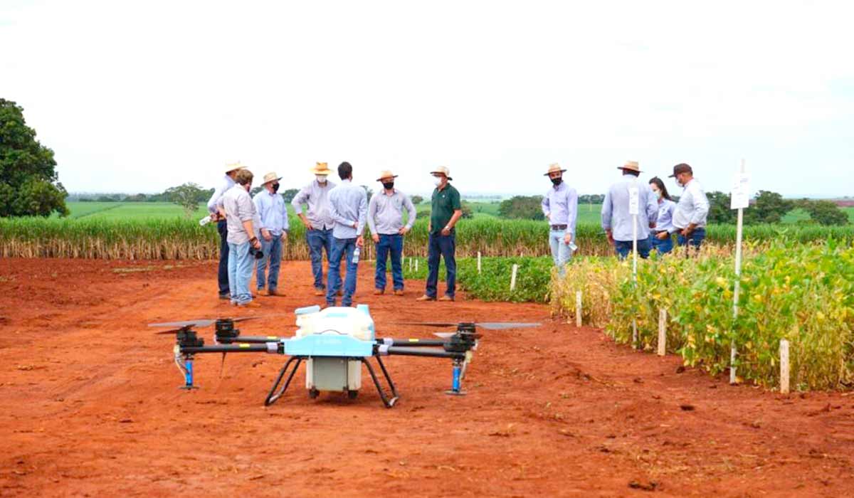 Capacitação em dia de campo sobre drones agrícolas