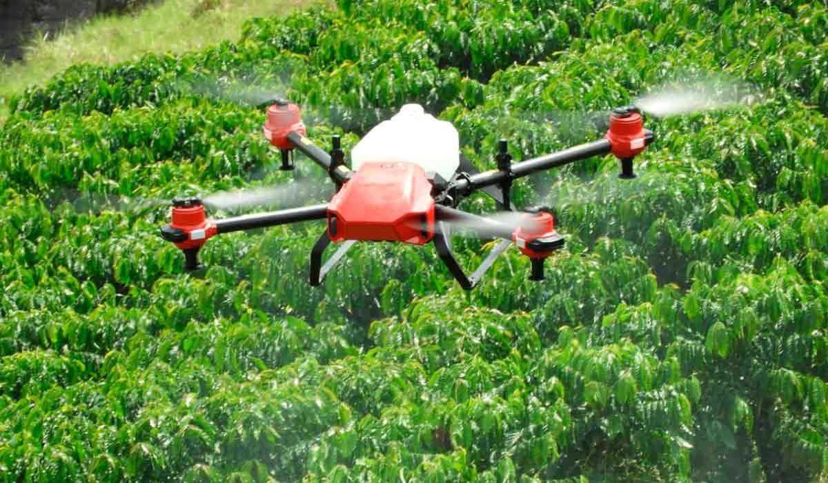 Drone em operação na lavoura