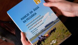 Capa do livro "Manejo da água na pecuária – Aplicação de conceitos, princípios e práticas para racionalizar seu uso - Embrapa"