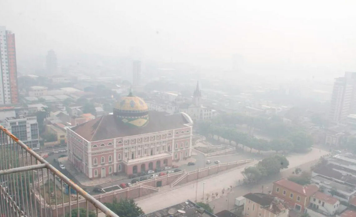 Manaus envolto à fumaça das queimadas