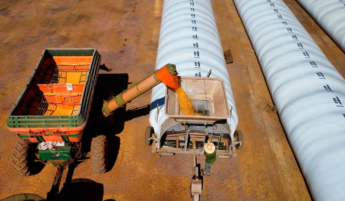 Carregando um silo bolsa