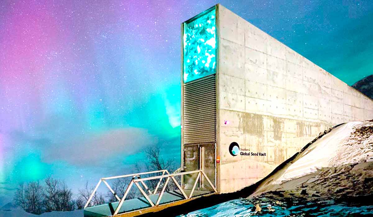 Entrada do Svalbard Global Seed Vault - Cofre Global de Sementes