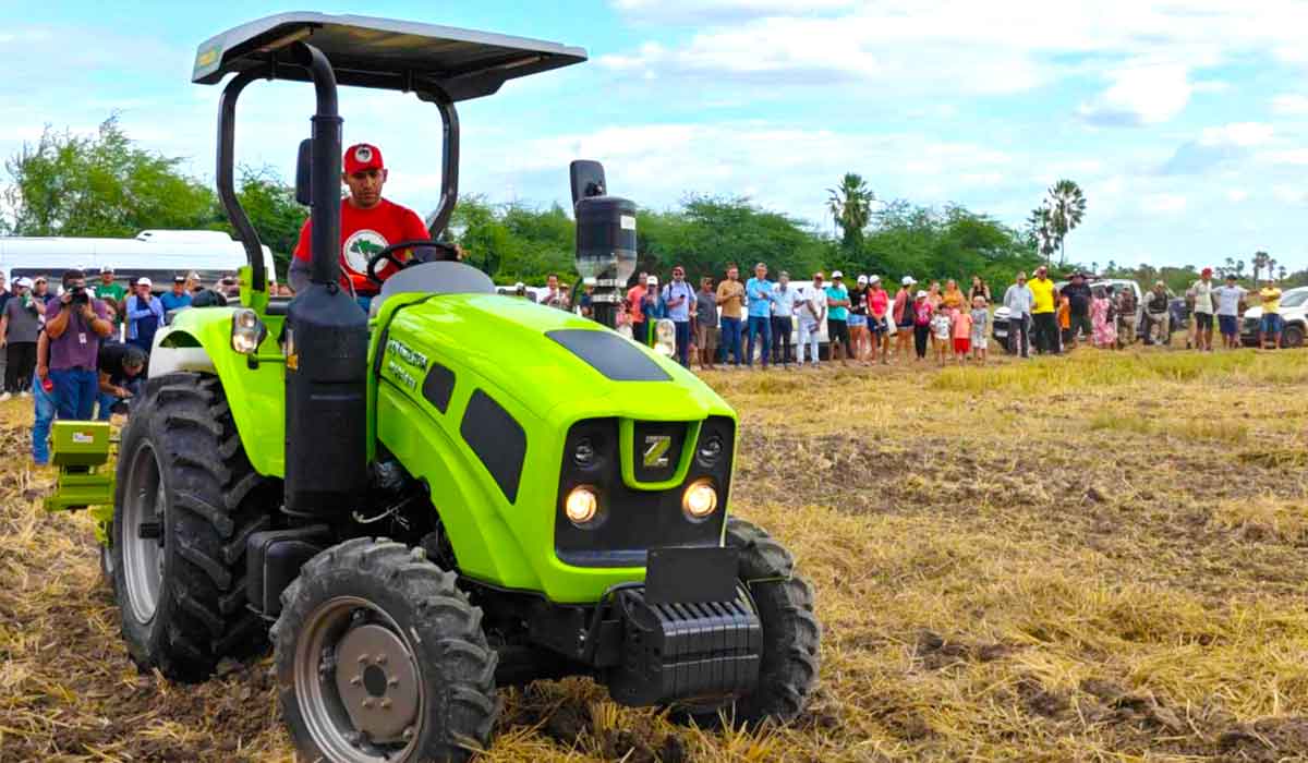 Entre as máquinas, estão mini tratores, preparadores de solo, processadoras de alimentos e colheitadeiras de arroz