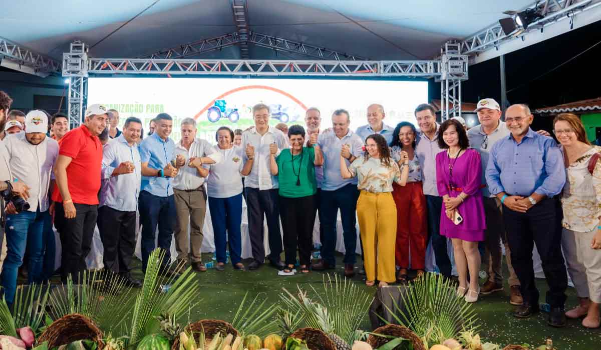 Os representantes das instituições envolvidas na parceria