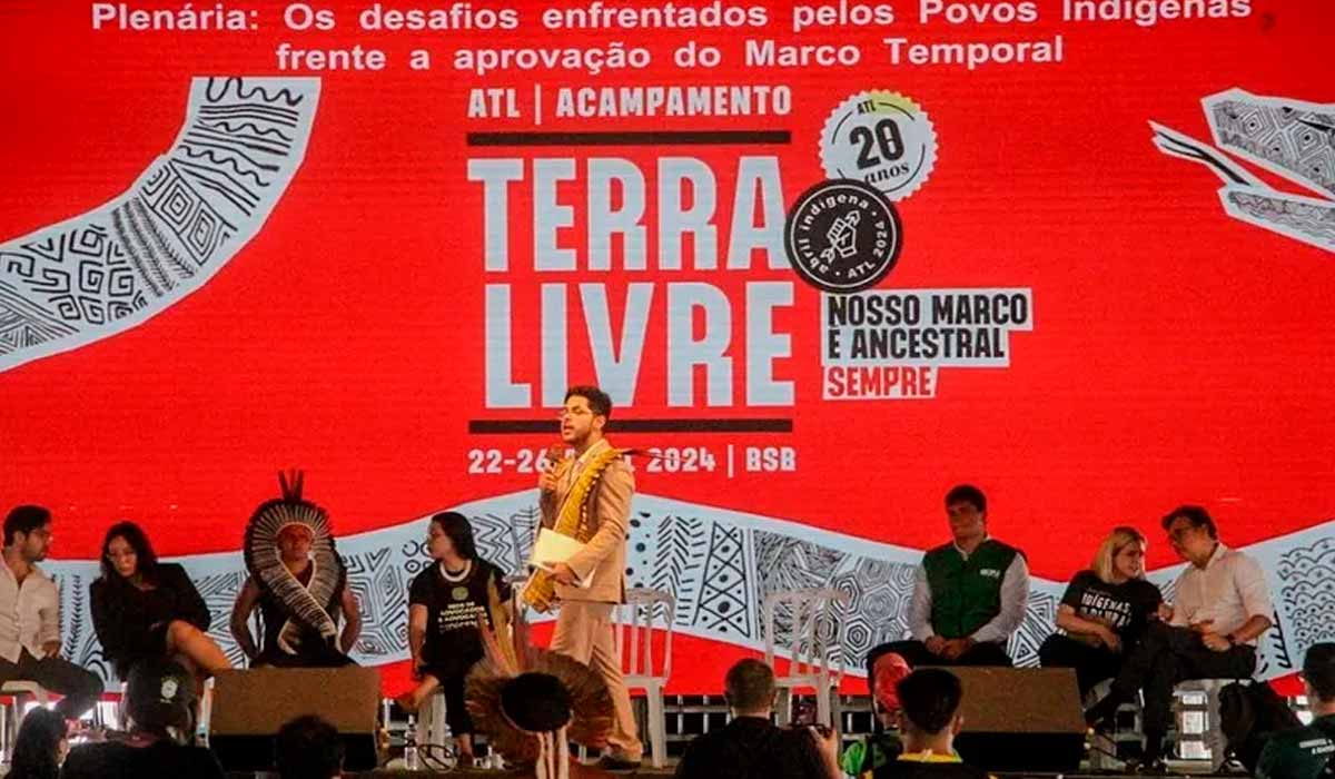 Mauricio Terena no Painel sobre desafios da aprovação da Lei do Marco Temporal na tenda principal do Acampamento Terra Livre 2024 - Foto: Yana Faria/Apib