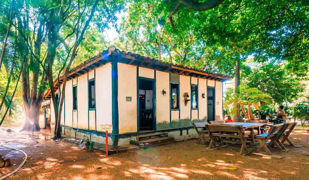 A Casa Goiana é um museu e um convite para conhecer itens de decoração, utensílios, ferramentas e toda arquitetura e tradições de uma das mais antigas casas de Caldas Novas