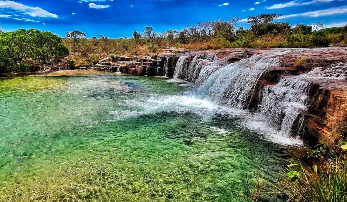 A Chapada das Emas entrou oficialmente no mapa de turismo de Goiás, destacando-se como uma pérola de beleza incomparável - Cachoeira Santa Helena, um santuário natural no coração de Caiapônia