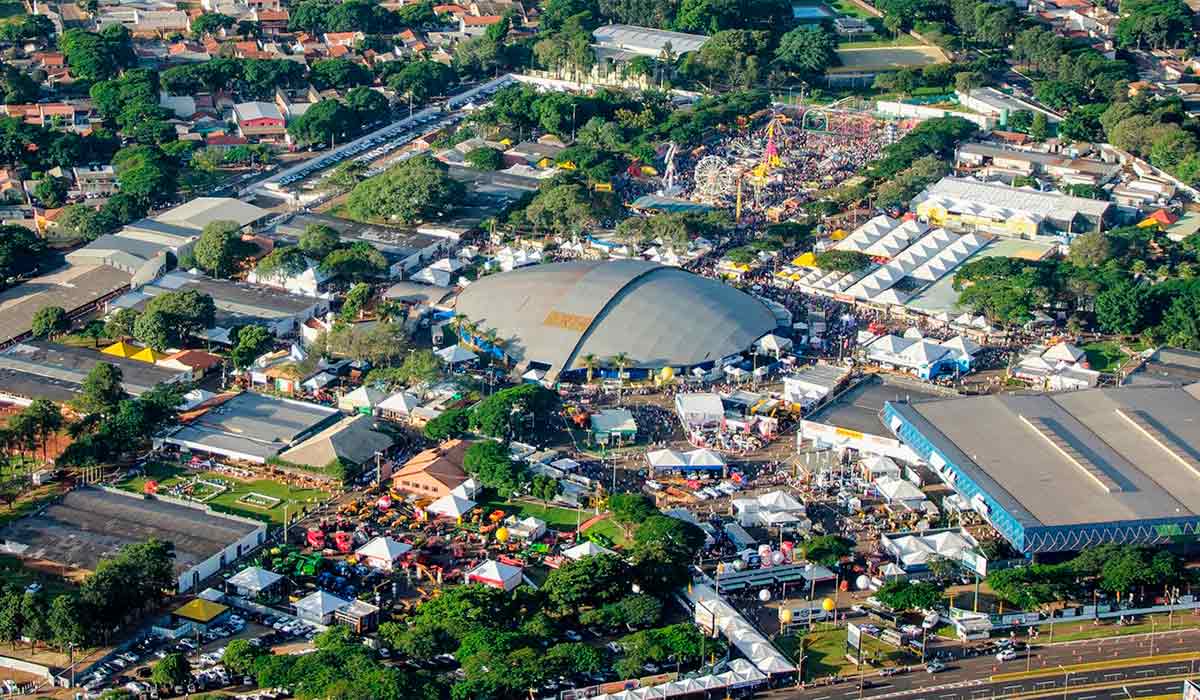 Vista aérea do Parque Internacional de Exposições Francisco Feio Ribeiro