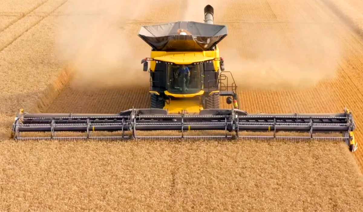 Maior colheitadeira do mundo tem 750 cv e promete zero grão de desperdício