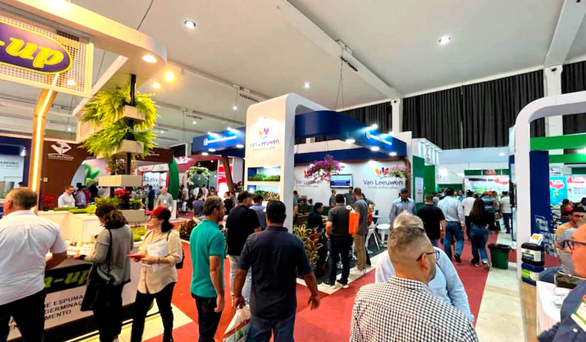 Público no Pavilhão da Expoflora