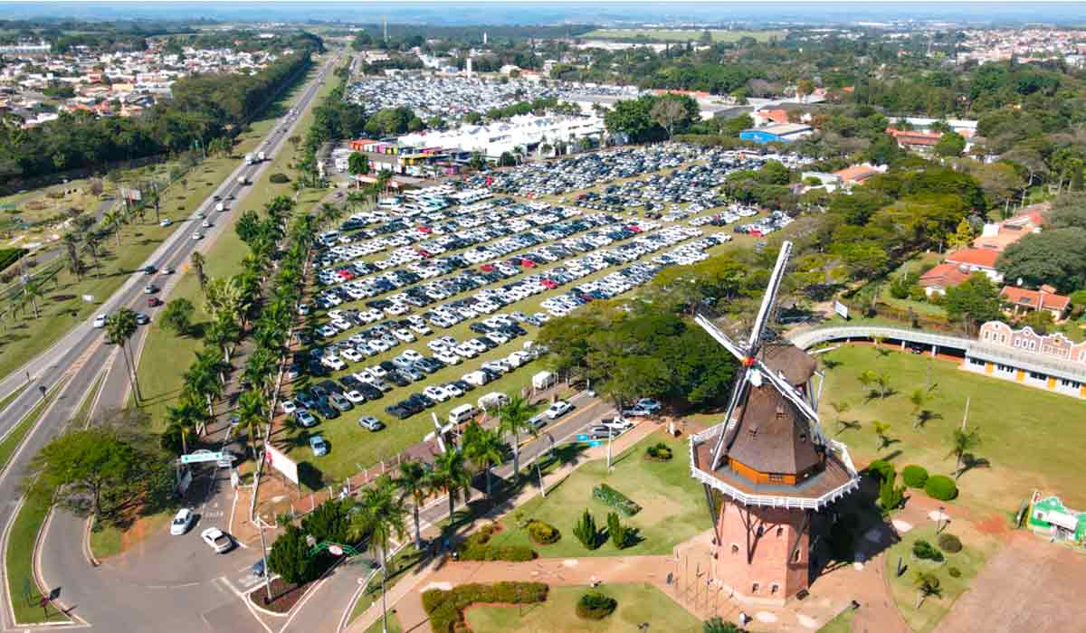 Vista aérea do parque de exposições de Holambra