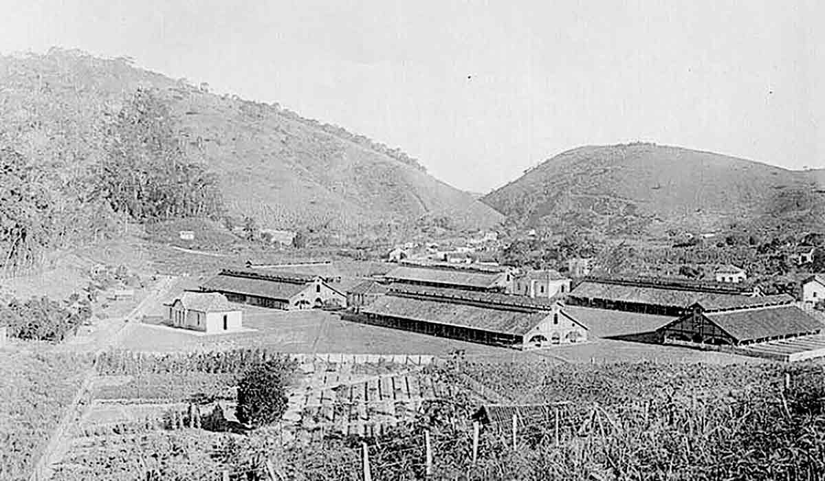 Vista panorâmica do Parque de Exposições de Cordeiro, o mais antigo do país, em 1921 com seus pavilhões de madeira