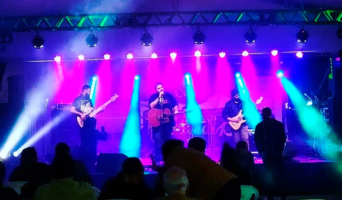 Seleção de shows de artistas regionais e nacionais que contempla diferentes estilos musicais