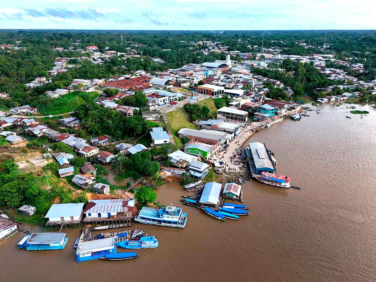 Vista aérea de Santo Antônio do Içá, na confluência dos rios Içá e Solimões - Foto: Michael Dantas/Sumaúma