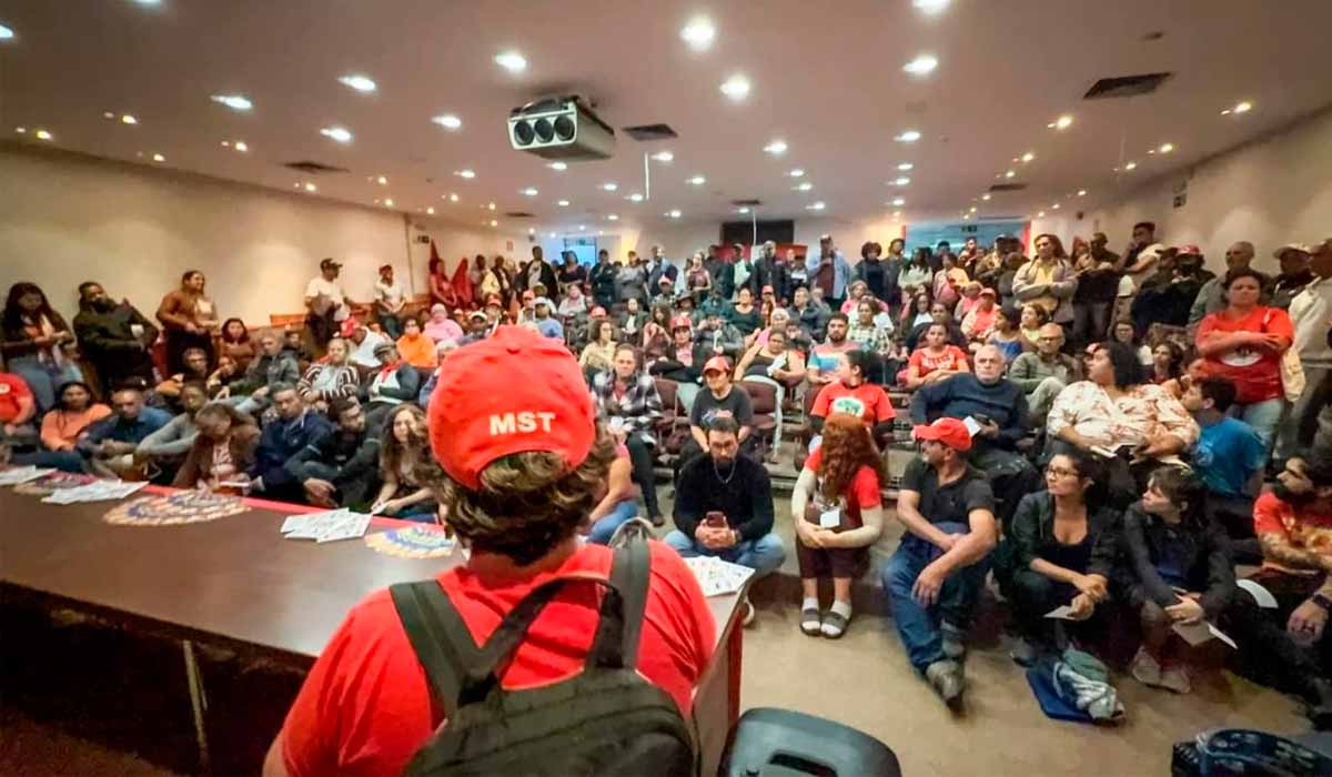 Assembleia do MST na Ocupação do INCRA em São Paulo, colocando a Reforma Agrária Popular na pauta