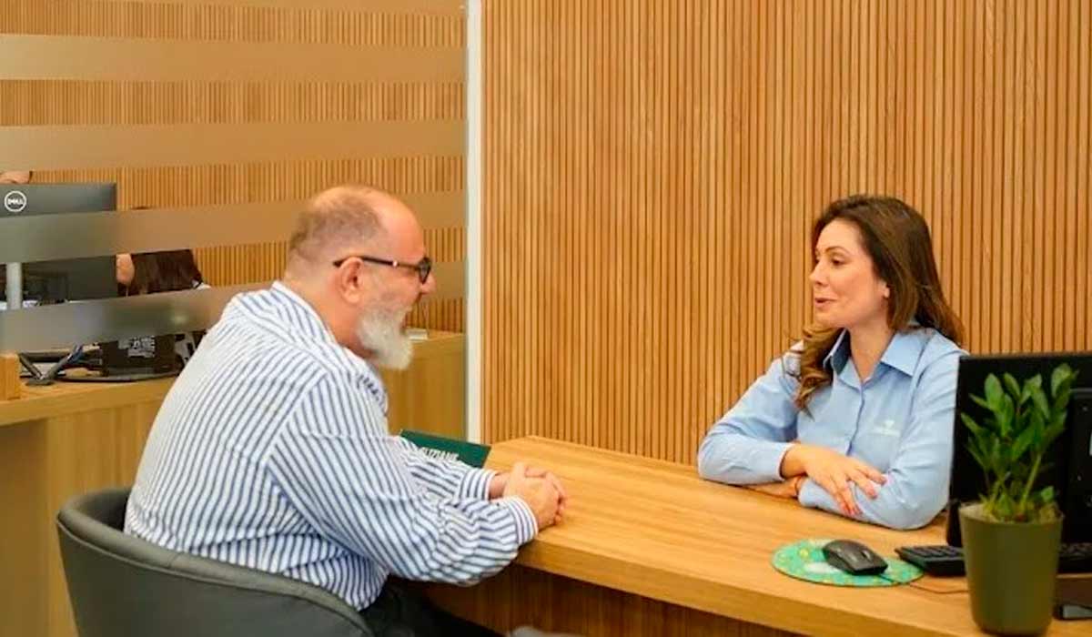 Produtor negociando com a cooperativa
