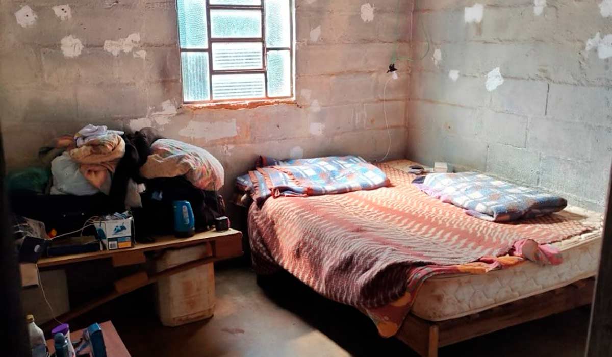 Casebre onde vivia o trabalhador resgatado em Santo Antônio da Alegria, na "Califórnia brasileira" - Foto: Ministério Público do Trabalho (MPT) - Campinas