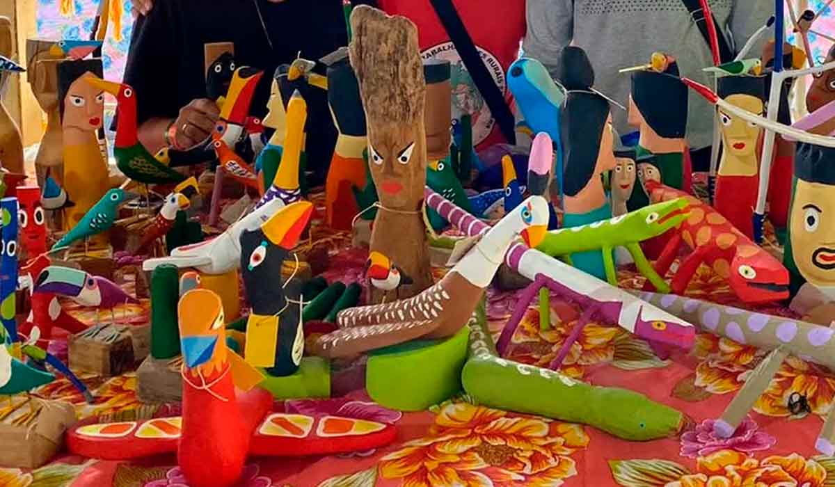 Peças produzidas por Yang da Paz Farias inspiradas nas obras de seu pai, Mestre Petrônio (José Petrônio Farias dos Anjos) que aprendeu com o Mestre Fernando Rodrigues, já falecido