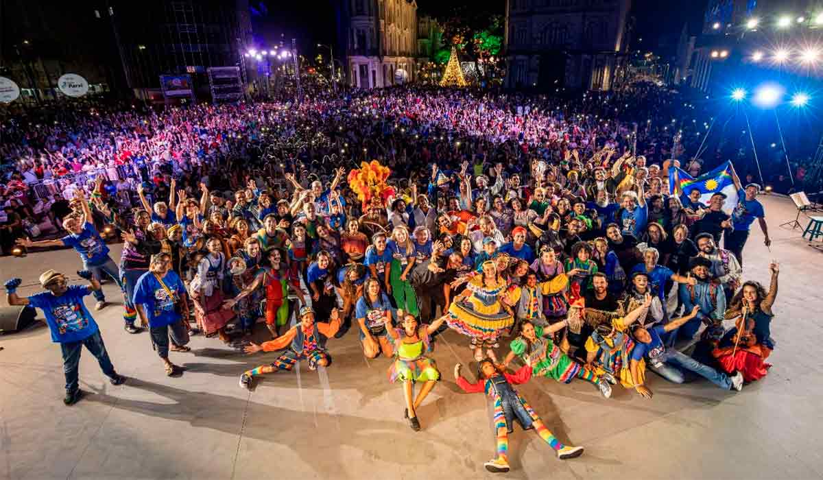 O maior auto de Natal do país com publico, atores e músicos reunidos no Marco Zero, se reinventa sem perder suas raízes O maior auto de Natal do país com publico, atores e músicos reunidos no Marco Zero, se reinventa sem perder suas raízes