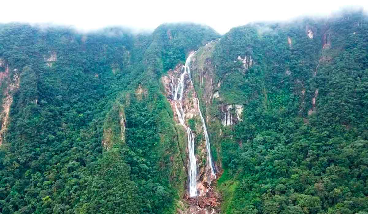 A Cachoeira do Rio Quiriri tem 180 m de altura, divididos em três quedas - Foto: Piraí Turismo de Aventura A Cachoeira do Rio Quiriri tem 180 m de altura, divididos em três quedas - Foto: Piraí Turismo de Aventura