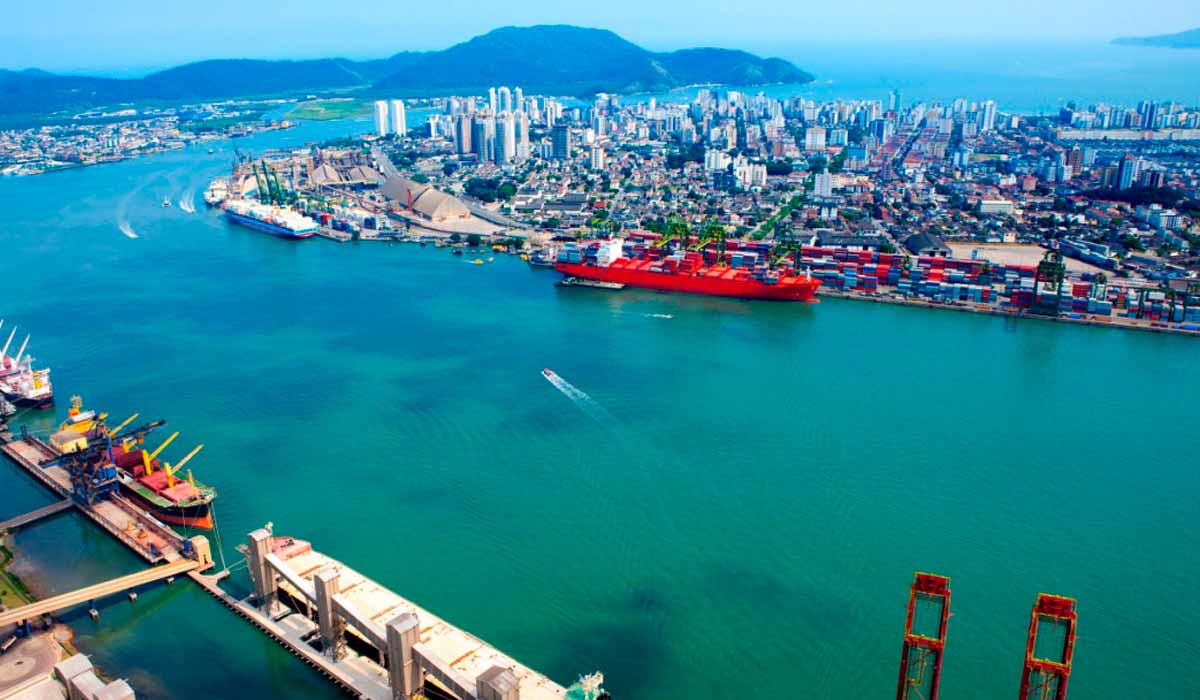 O complexo do Porto de Santos foi responsável por 29,6% de todas as transações comerciais do Brasil com o exterior, considerando o valor em US$ FOB, em 2025 O complexo do Porto de Santos foi responsável por 29,6% de todas as transações comerciais do Brasil com o exterior, considerando o valor em US$ FOB, em 2025