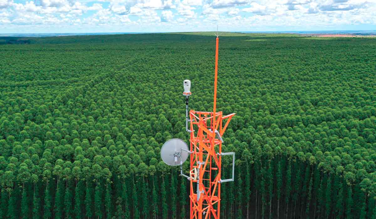 Câmera de monitoramento de incêndios com alcance mínimo de 15 Km controlada por IA - Foto: Revista Opiniões Câmera de monitoramento de incêndios com alcance mínimo de 15 Km controlada por IA - Foto: Revista Opiniões