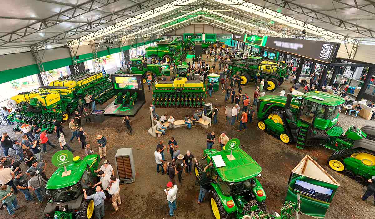Equipamentos de alta tecnologia expostos na feira vão transformar a operação no campo em uma jornada de precisão e alta produtividade Equipamentos de alta tecnologia expostos na feira vão transformar a operação no campo em uma jornada de precisão e alta produtividade